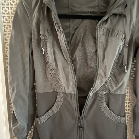 Lululemon jacket - Picture 3 of 9